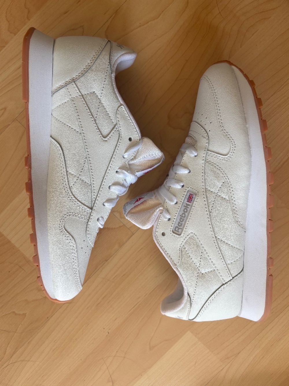 NWT Reebok classic sneaker - Picture 3 of 5